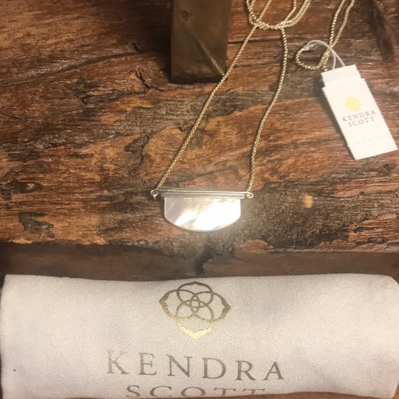 Kendra Scott Jewelry - NWT Kendra Scott Dean Necklace in Gold Ivory MOP!!